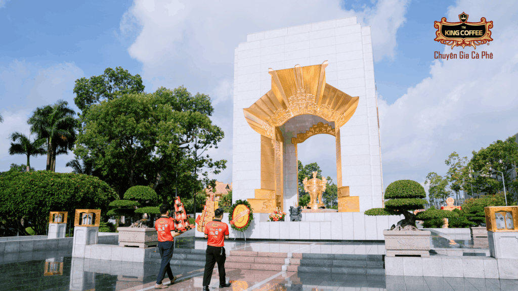 King Coffee Thành Kính Dâng Hương Tại Lăng Chủ Tịch Hồ Chí Minh – Đời Đời Nhớ Ơn Bác 2